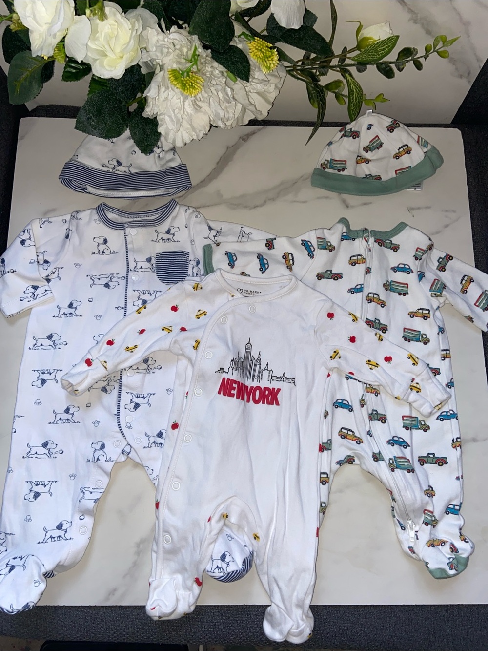 Little Me,Primarks Cares White Footie Trio with Red New York Accent size Newborn